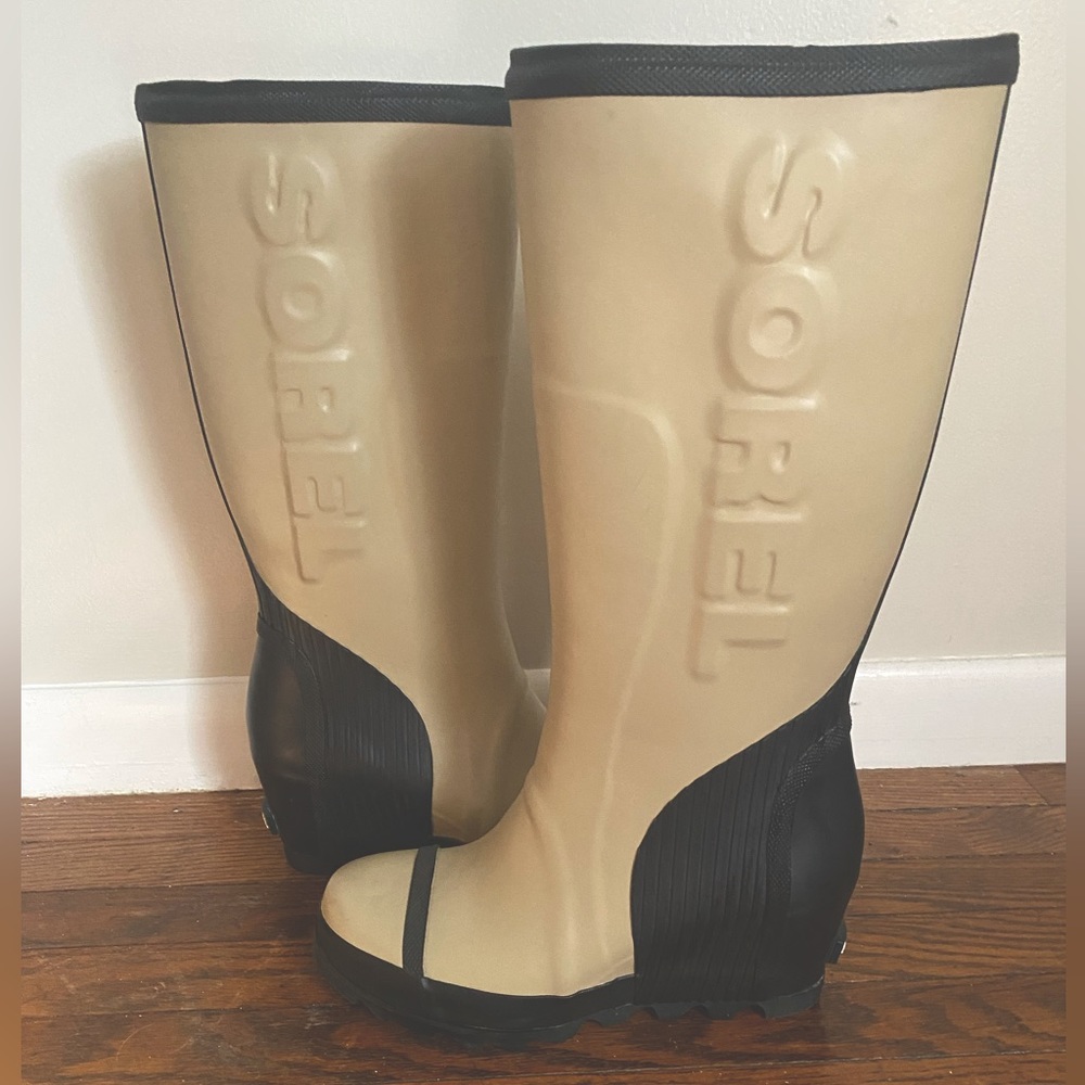 Sorel wedged rain boots